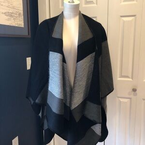 NWOT Women’s Shawl